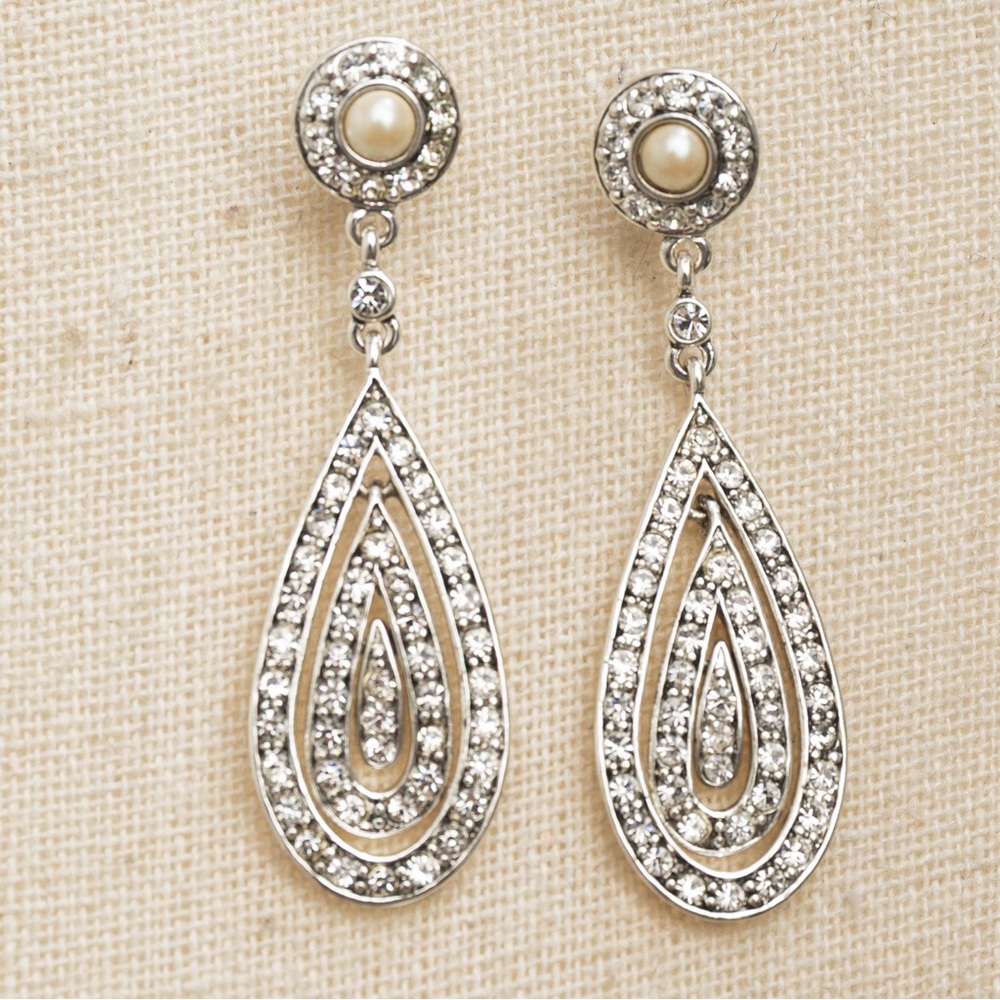Vintage Monet drop style teardrop dangling earrings faux diamonds and pearls